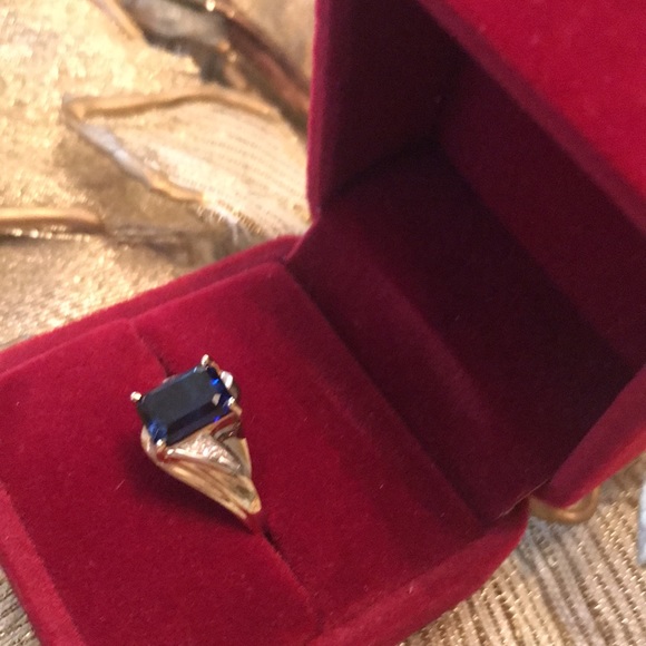 Blue Sapphire & Diamond Ring. - Picture 4 of 9